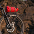 les fixations solides du porte-bagages Divide, assurent une compatibilité avec divers types de vélos.