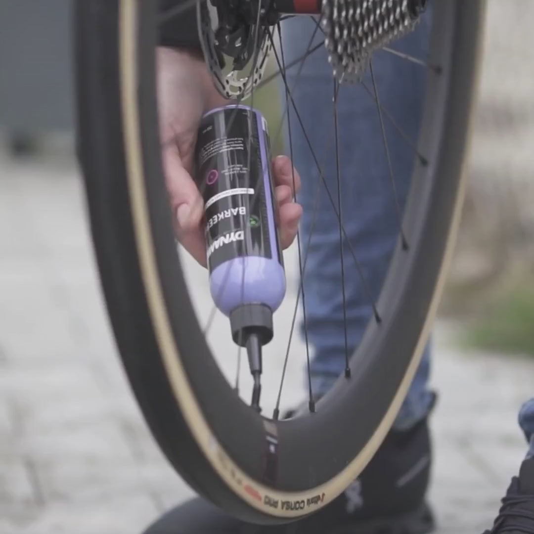 Application du préventif tubeless Dynamic Barkeeper