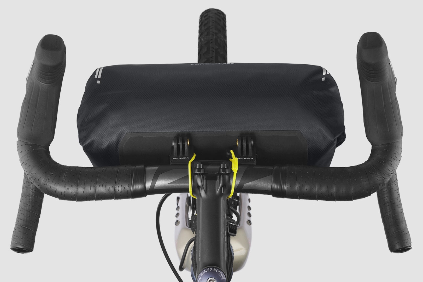 Sacoche guidon Apidura en sortie gravel avec chargement complet