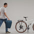 Détail du système BagFix de la sacoche Deuter Visby sur vélo urbain