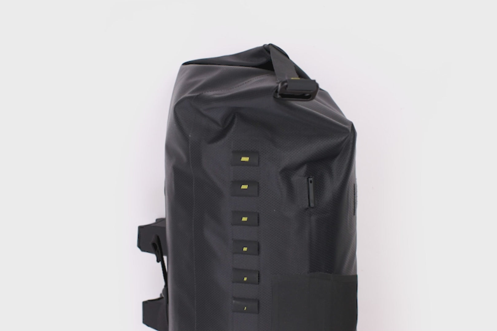 Utilisation sacoche guidon bikepacking avec equipement transporte