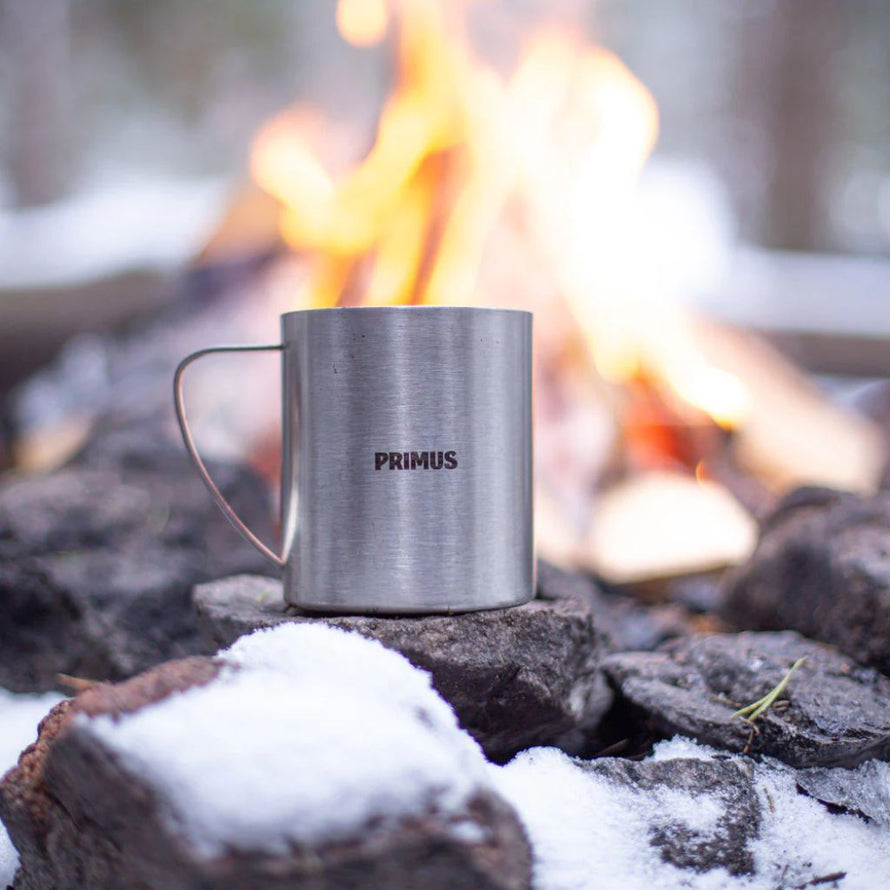 Tasse Primus 4-Season 0.3 L posée pour illustrer son format compact