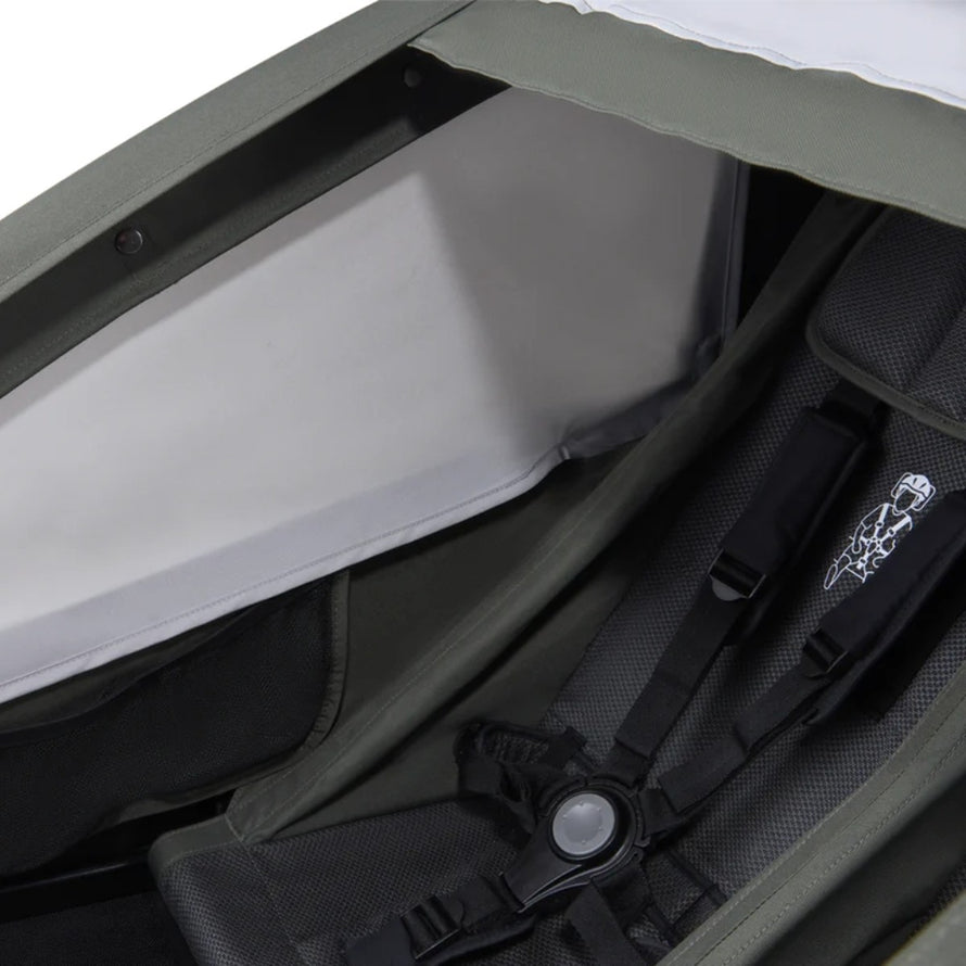 Harnais de securite detaille sur remorque velo enfant 2 places Croozer Kid Ellma 2 olive pour protection optimale