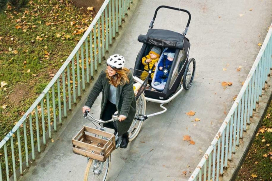 Comment fixer une remoruqe vélo ?