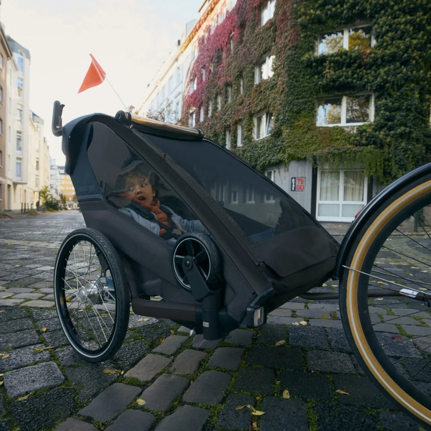 Remorque vélo poussette Croozer Kid Lykke 2 places, idéale pour balades urbaines en toute sécurité