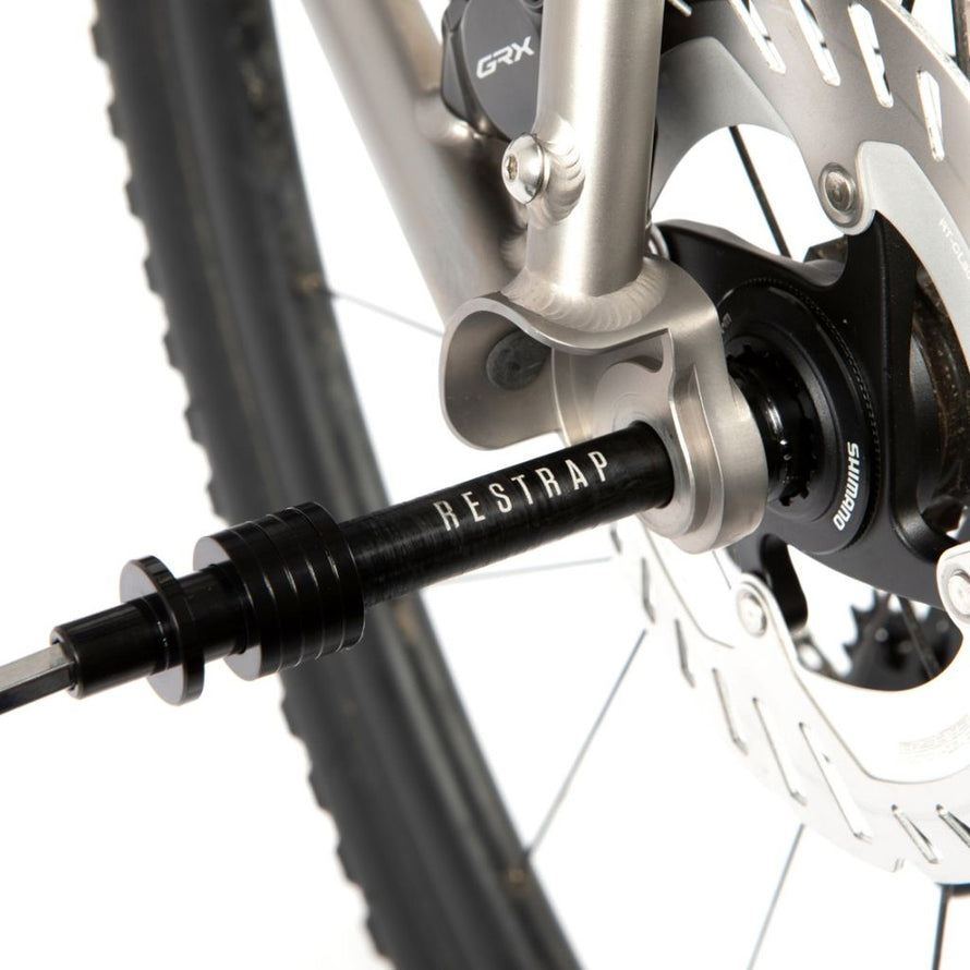Axe traversant Restrap Switch axle pour porte-bagages, fixation vélo fiable et compatible avec divers cadres