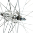 Roue arrière vélo 28 pouces avec jante aluminium 36 rayons et axe à écrous, moyeu fileté pour roue libre 1 à 7 vitesses, idéale pour VTC et vélo de ville.
