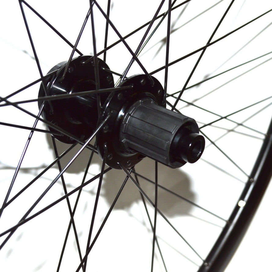 Roue arriere velo gravel PNA 700 double paroi compatible frein a disque, robuste et legere