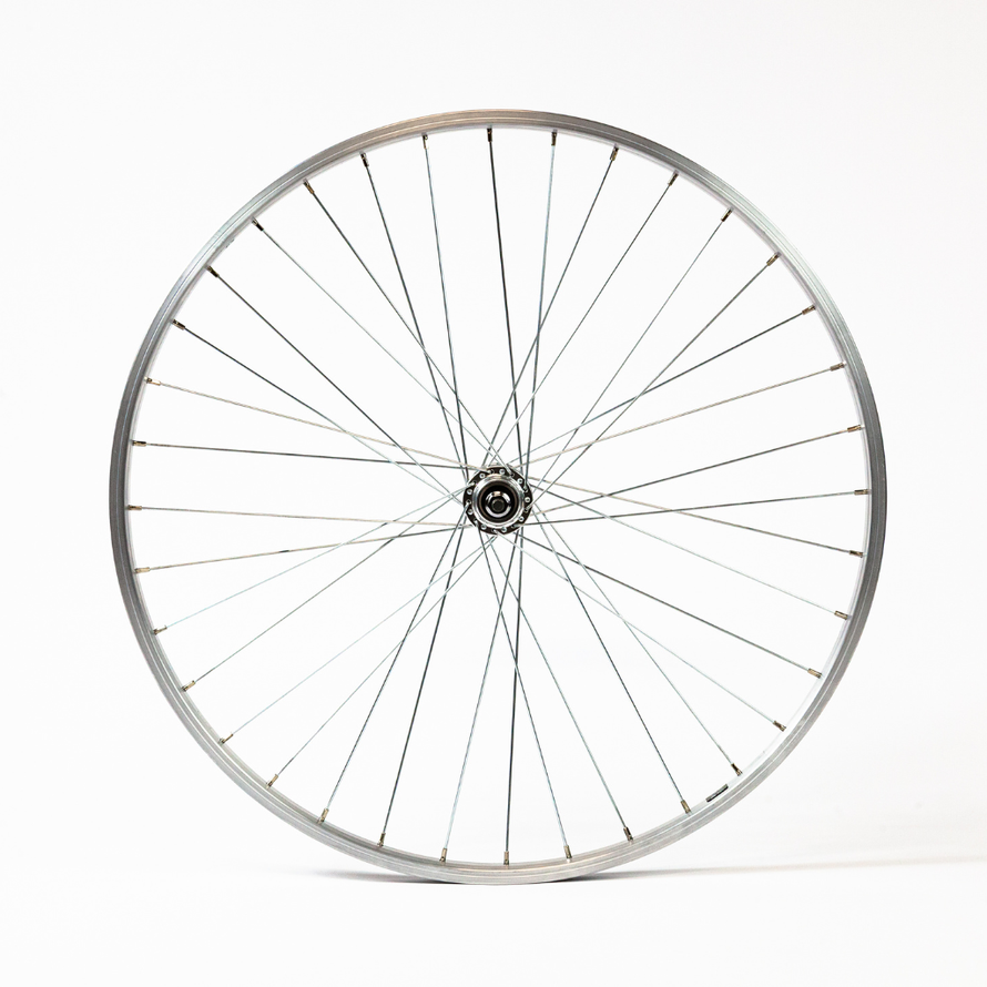 Vue de face de la roue avant de vélo 650B montée avec jante aluminium