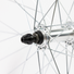 Détail du moyeu avant et du système de fixation à serrage rapide de la roue 700C en aluminium pour vélo de route