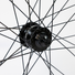 Moyeu avant noir avec axe rapide de la roue vélo 650B, compatible fourches standard