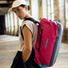 Sac à dos vélo Ortlieb Duffle Lite étanche et léger en coloris rose et bleu, parfait pour les déplacements urbains