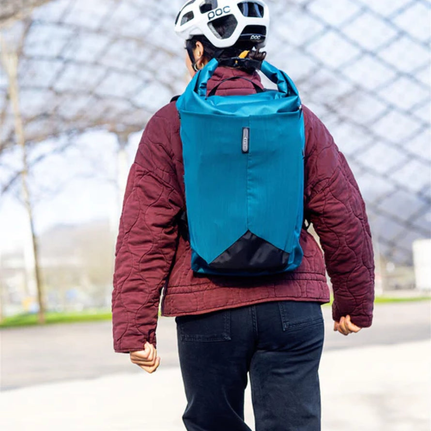 Sac à dos vélo Ortlieb Vario Lite bleu convertible en sacoche avec design étanche et ergonomique
