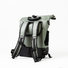 Vue arrière du sac convertible en sacoche vélo Badawin Anna 27 L gris avec bretelles déployées