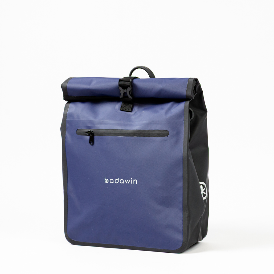 Vue avant de la sacoche arrière Badawin Aaron 23 L bleue pour porte-bagages