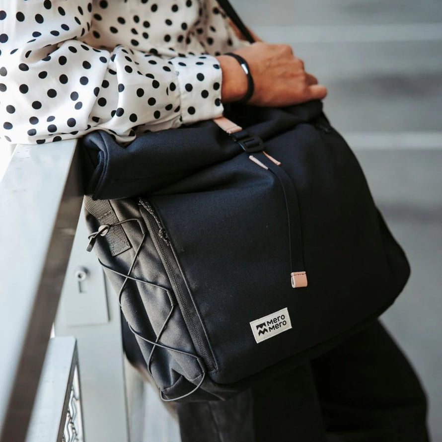Sacoche besace Norrebro 10-15L de la marque MeroMero, sac vélo noir élégant et pratique