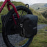 Sacoche gravel Brooks Scape avant 10 à 13 litres, étanche et résistante
Emportez l'essentiel grâce à la sacoche Brooks Scape pour vélo gravel, conçue pour l’avant du vélo, avec un espace de 10 à 13L et une étanchéité garantie.