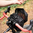 Sacoche velo guidon Capstone Swift Industries avec ouverture facile pour acces rapide en bikepacking