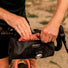 Brooks England Scape : la sacoche de guidon gravel fiable et durable
Optez pour la sacoche Brooks England Scape et profitez d'un rangement pratique pour toutes vos aventures à vélo gravel.