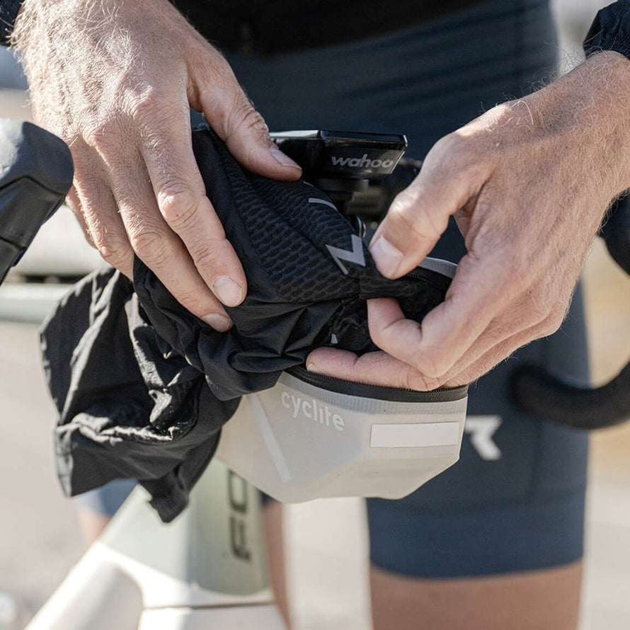 Sacoche guidon Cyclite Nano 01 marque 77, idéale pour rangement compact et facile à fixer sur vélo