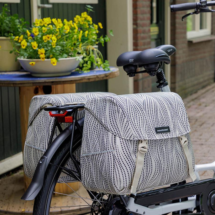 Double sacoche Joli alma sable newlooxs vue sur le vélo