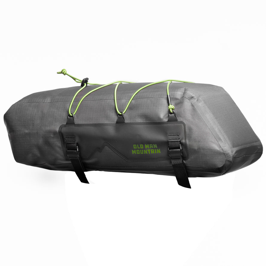 Conçue en tissu TPU robuste avec coutures soudées, l'Atlas Rack Pack est prête pour toutes vos aventures à vélo.