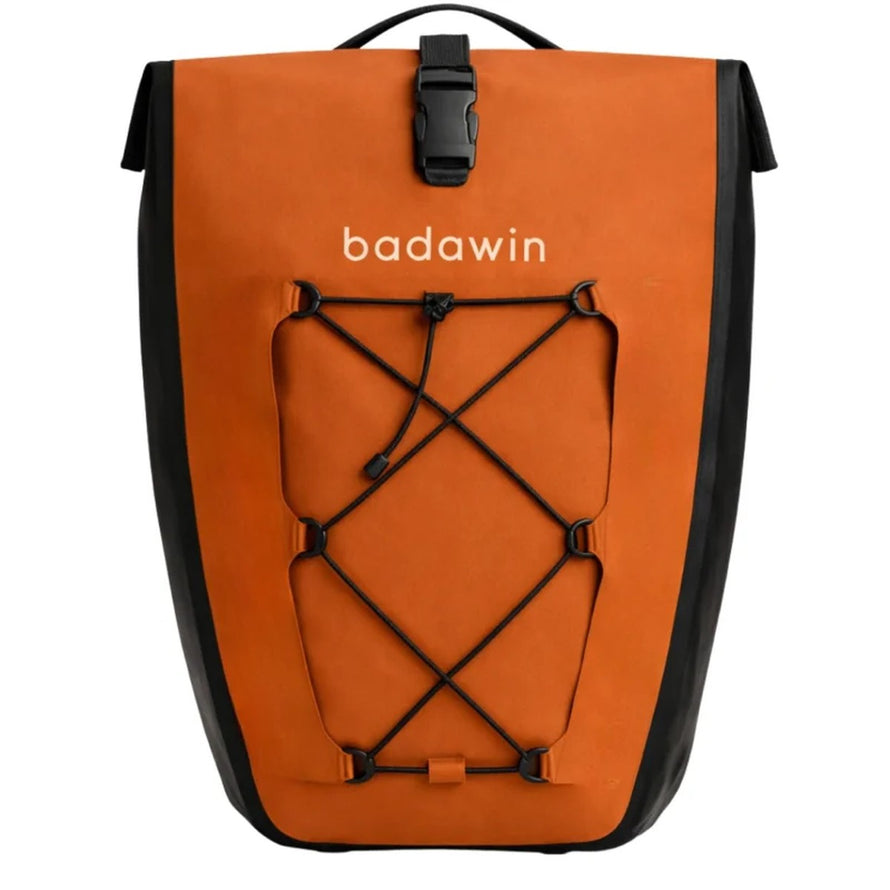 Sacoche porte-bagages vélo Badawin Hind 25L orange, convertible en bandoulière, robuste et pratique pour cyclistes urbains