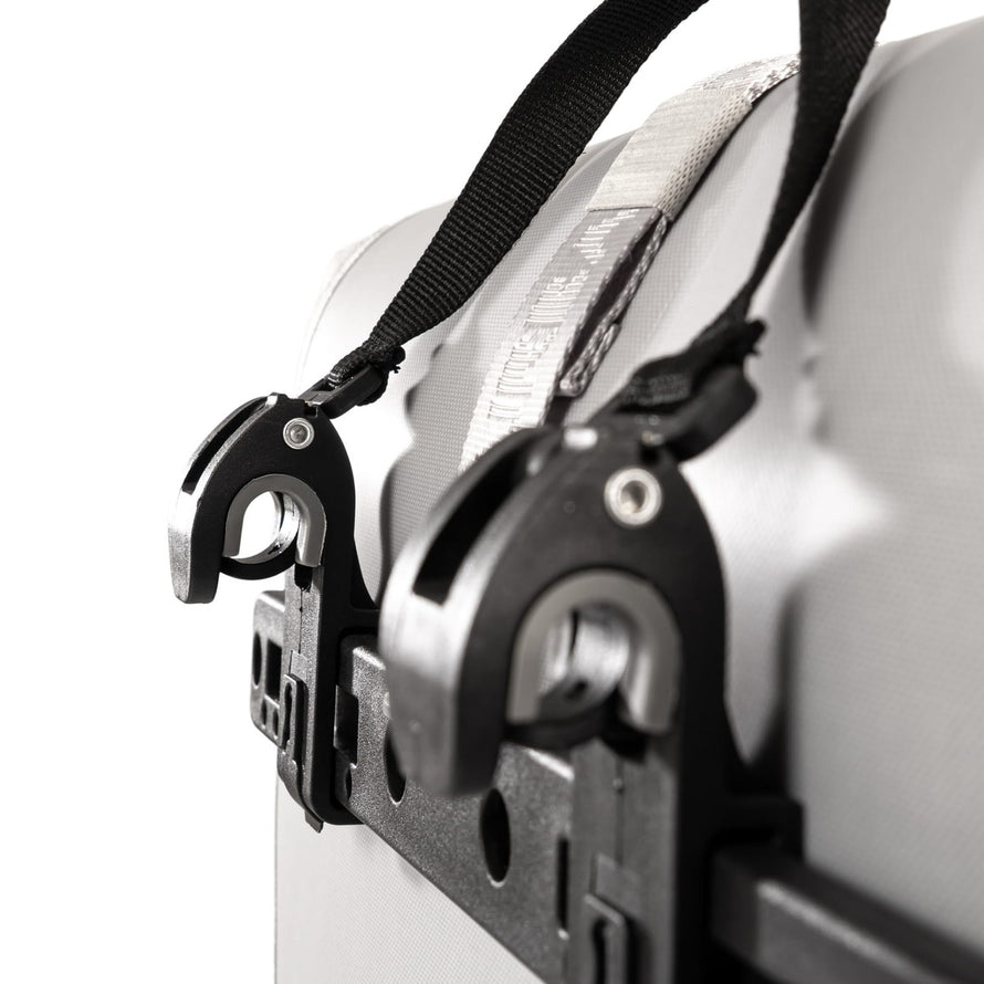Fixation robuste sacoche velo etanche District Urban Proof 20L pour un transport securise et pratique