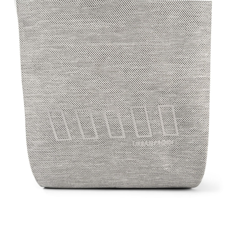 Détail sacoche vélo étanche District Urban Proof 20L gris clair, qualité et design pour cyclistes urbains