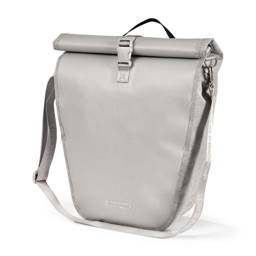 Sacoche velo etanche Urban Proof District 20L gris clair, parfaite pour les trajets urbains quotidiens