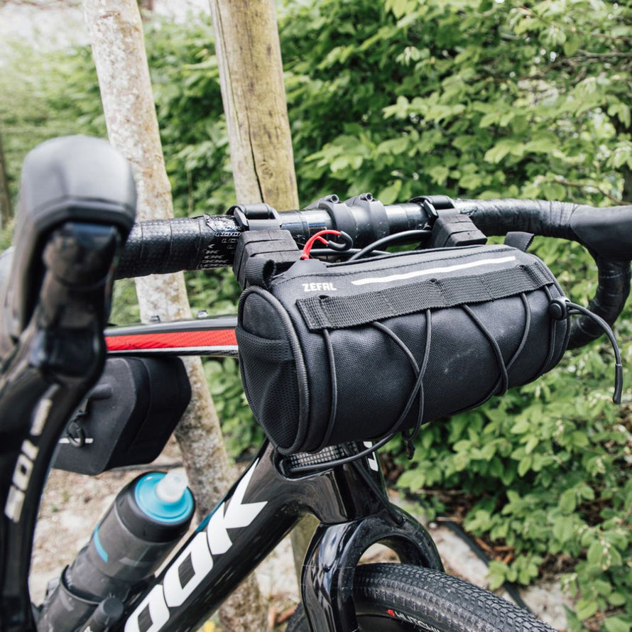 Sacoche de guidon Zéfal Z Adventure F1 installée sur vélo de route Look noir