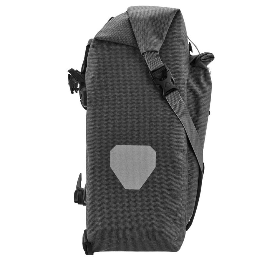 Sacoche de vélo Ortlieb back roller plus urban QL2.2 fixation fiable grand volume grise avec détails réfléchissants
