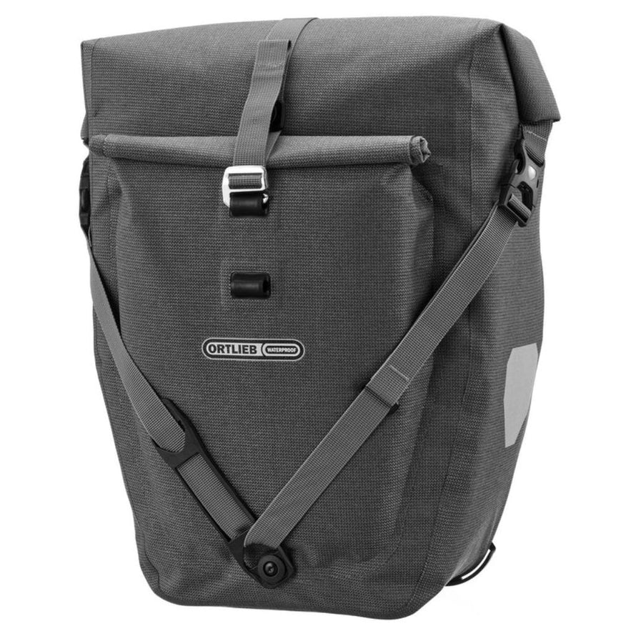 Sacoche de vélo Ortlieb back roller plus urban QL2.2 élégante fixation fiable grand volume grise avec détails réfléchissants