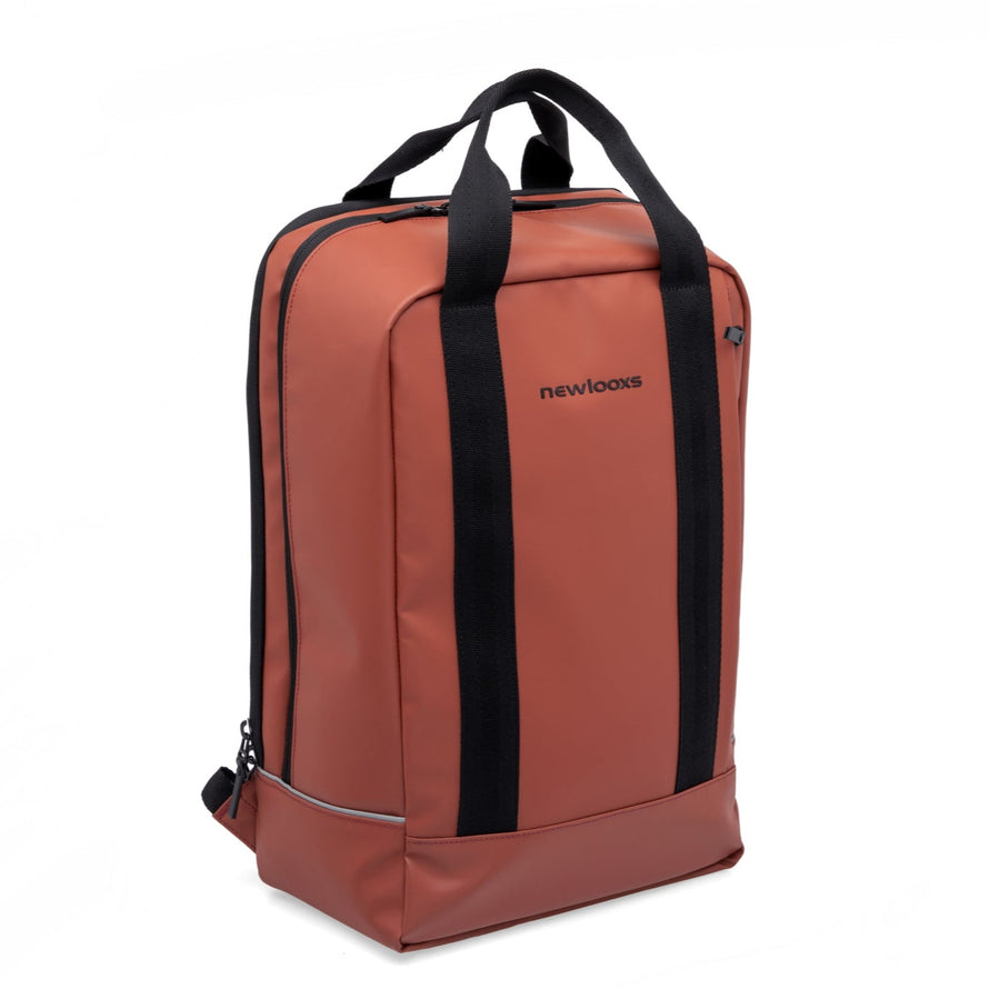 Sacoche convertible en sac à dos Nevada Backpack Newlooxs de couleur rouille. 
