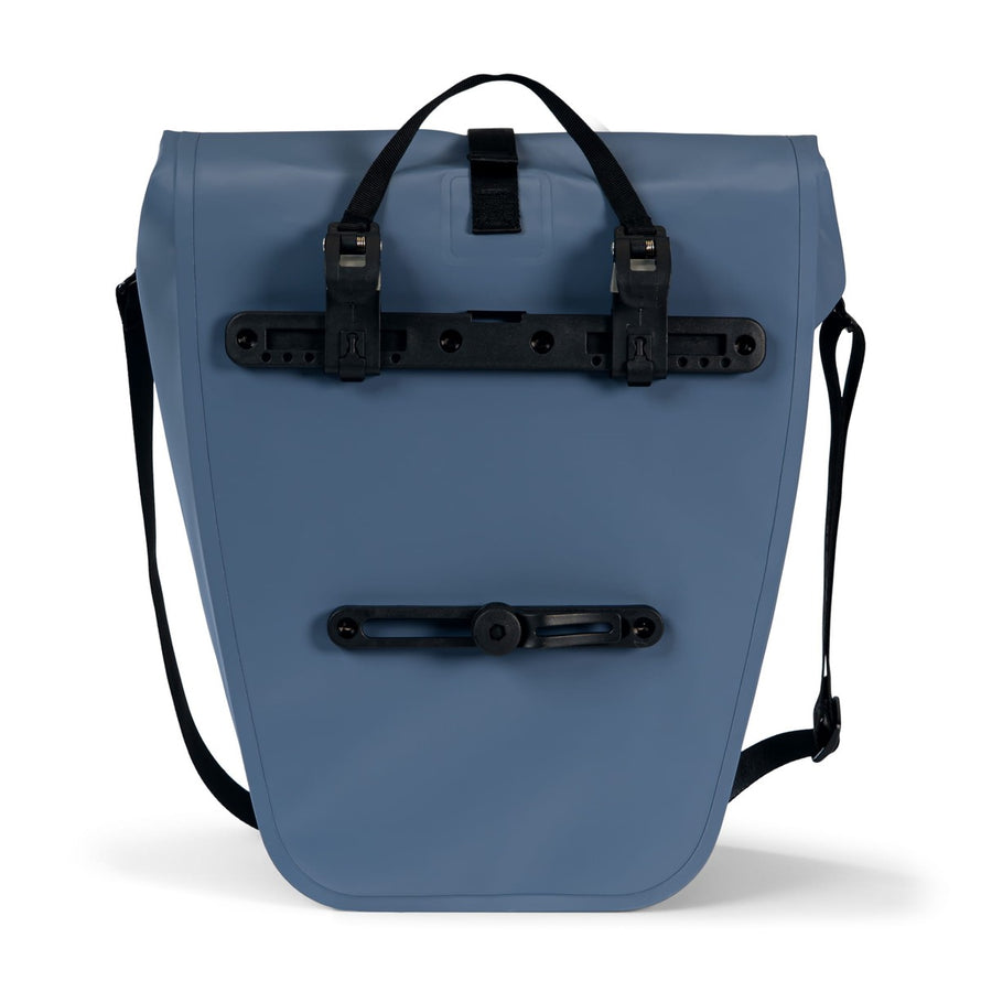 Sacoche vélo étanche Urban Proof Storm All Weather 20L bleu gris avec système de fixation sécurisé et résistant