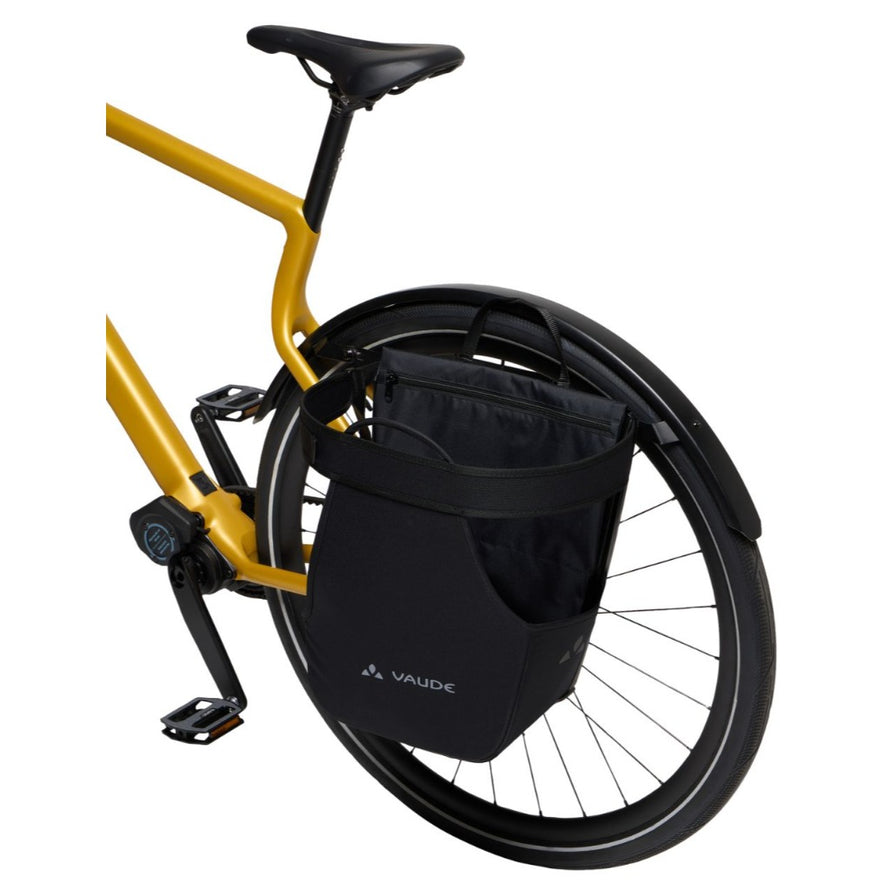 sacoche vélo urban cargo vaude 2 en 1 jaune vue du panier vide monté sur vélo