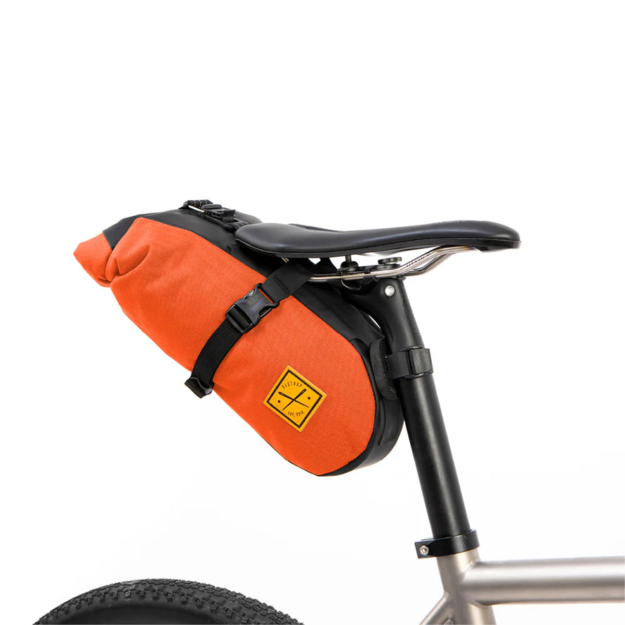 Restrap Saddle Pack 4.5L : la sacoche de selle pensée pour les cyclistes qui veulent voyager léger, sans sacrifier la qualité ni la durabil