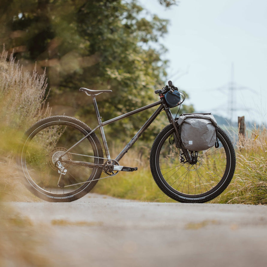Pneu Schwalbe Marathon Mondial 700x28 avec technologie DD PRO et V-Guard, tringle souple pour performance et durabilité