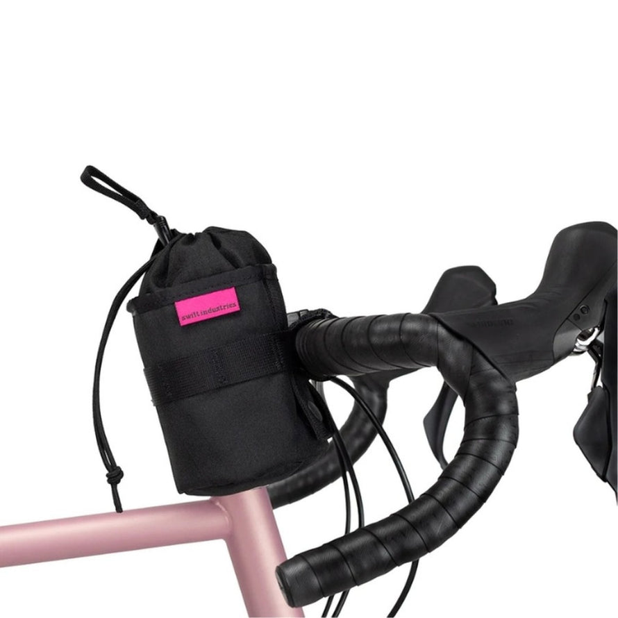 Sacoche de potence vélo Sidekick Swift Industries 1 L noire avec cordon rose, idéale pour accessoires et rangement vélo