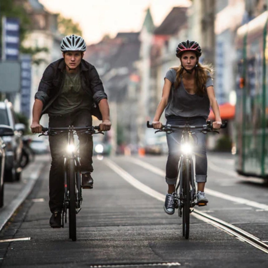 Phare dynamo Supernova E3 Pure 3 205 lumens pour fourche, éclairage vélo fiable et puissant en milieu urbain