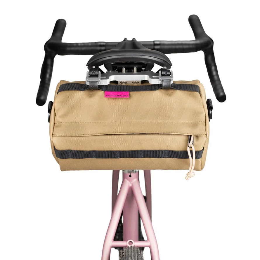 Sacoche guidon vélo Swift Industries Bandito Si600 couleur tan, idéale pour cyclotourisme et aventures à vélo