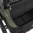Intérieur de la remorque enfant Thule Courier 2 places en olive avec siège confortable et harnais sécurisé