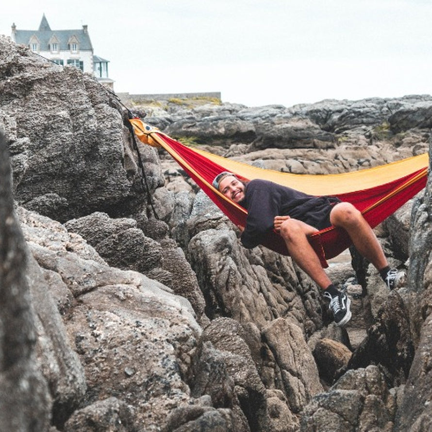 Hamac Ticket to the Moon Original rouge et jaune, confortable et résistant pour camping et aventures outdoor