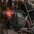 Porte-bagages arriere Topeak Zi:RAK avec sacoche impermee et feu arriere pour securite optimale velo