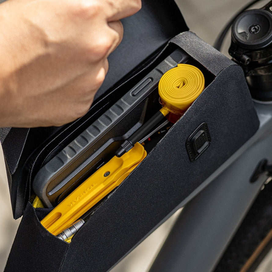 Sacoche de cadre Topeak TopLoader DryShell noire étanche pour bikepacking et rangement sécurisé d accessoires vélo