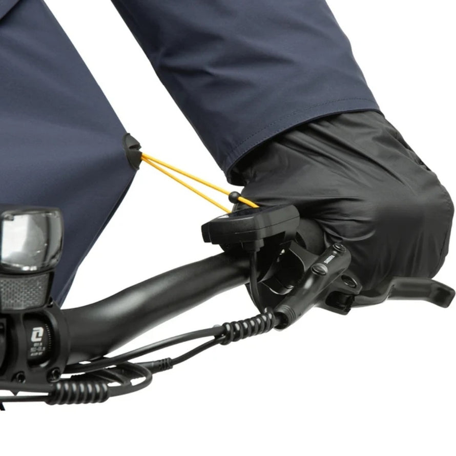 Gants integres veste magic parka 3 en 1 tucano urbano pour cyclistes protegeant du vent et de la pluie