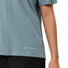 Détail logo Vaude sur t-shirt Femme Cyclist Casual bleu, textile écologique et confortable