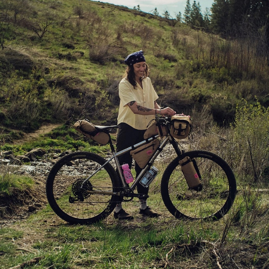 Sacoche de selle Olliepack 6L Swift Industries beige pour vélo avec système de fixation rapide et robuste