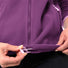Détail cordon de serrage bas veste polaire femme Vaude Rosemoor II lilas pour ajustement personnalisé