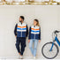Vue de la veste bleue marine impermeable et reflechissante Le Temps des Grenouilles